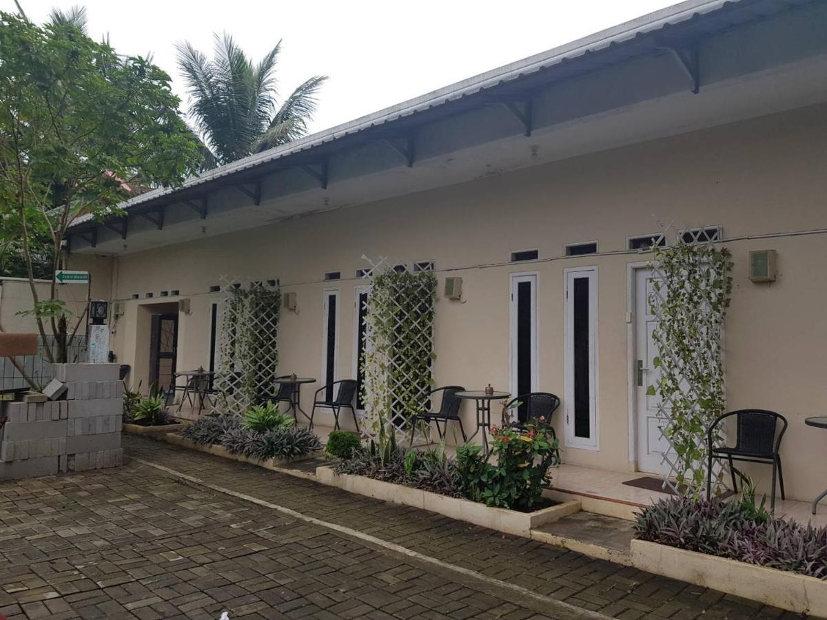 Bakom Inn Syariah Bogor Bagian luar foto