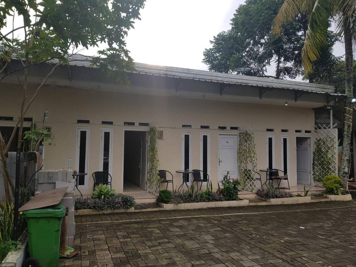 Bakom Inn Syariah Bogor Bagian luar foto